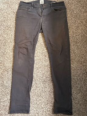 Flint and Tinder Slim Fit 365 chinos in Charcoal